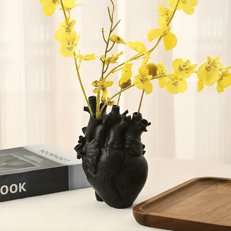 Front view of the PLTNRTZ® Amor Heart Vase in sleek black, ideal for contemporary and bold interiors.